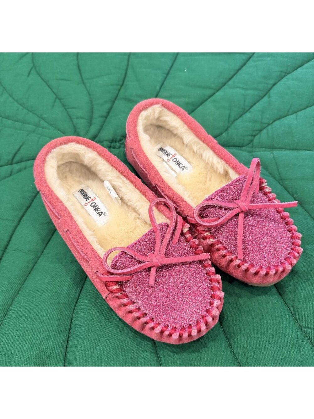 Minnetonka Girls 13 Pink Glitter Sparkle Faux Fur Lined Moccasin Slippers